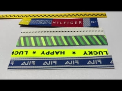 Özel giyim etiketleri geniş dokuma teknikleri ve nakışlı etiketlerle yükseltin