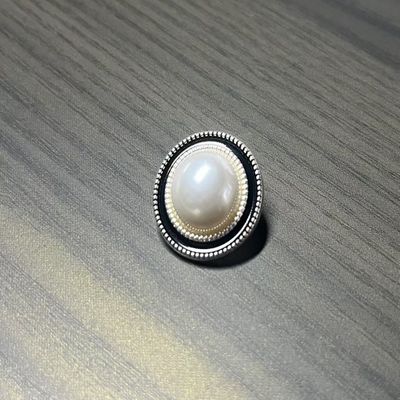 Plastik giyim aksesuarları yuvarlak incil düğme bayan örgü cardigan