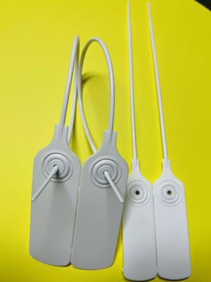 Büyük miktarda beyaz plastik kumaş güvenlik etiketi kıyafet dikdörtgen