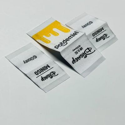 Özel dokuma giyim etiketleri giyim etiketleri 0.4mm Logo 5000pcs