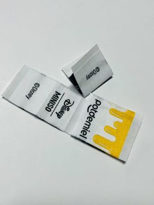 Özel dokuma giyim etiketleri giyim etiketleri 0.4mm Logo 5000pcs
