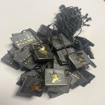 Giyim Swing Fiyat Etiketi Bağlayıcılar Siyah Asma Etiketleri İpler OEM