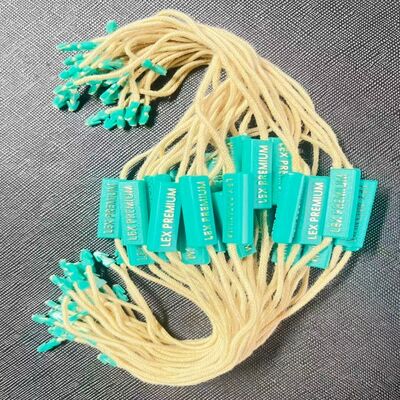 Giyim Etiketleme Plastik Etiket Tutucu Standart Kabartmalı Teknik Çeşitli Giyim Etiketleme Uygulamaları İçin Uygun