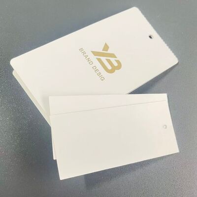 Çoğu Standart Etiketlere Uygun Özel Giysi Asma Etiketleri Kolay Dayanıklı Malzeme Giysi ve Giysi Sunumu İçin Uygun